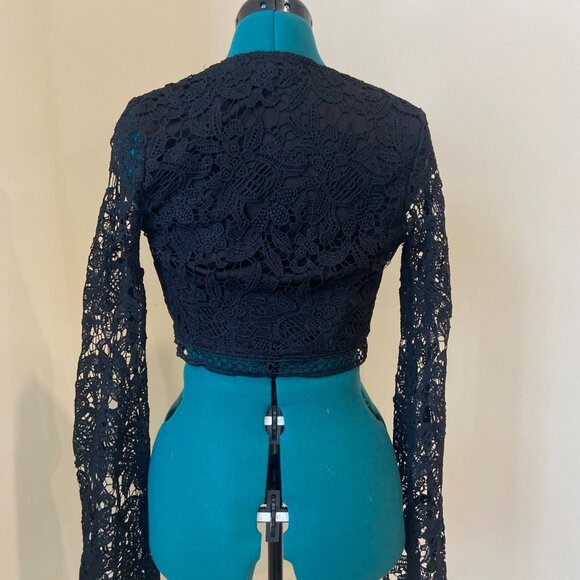 Bohemian Black Lace Shrug with Long Flared Sleeves - Picture 3 of 4